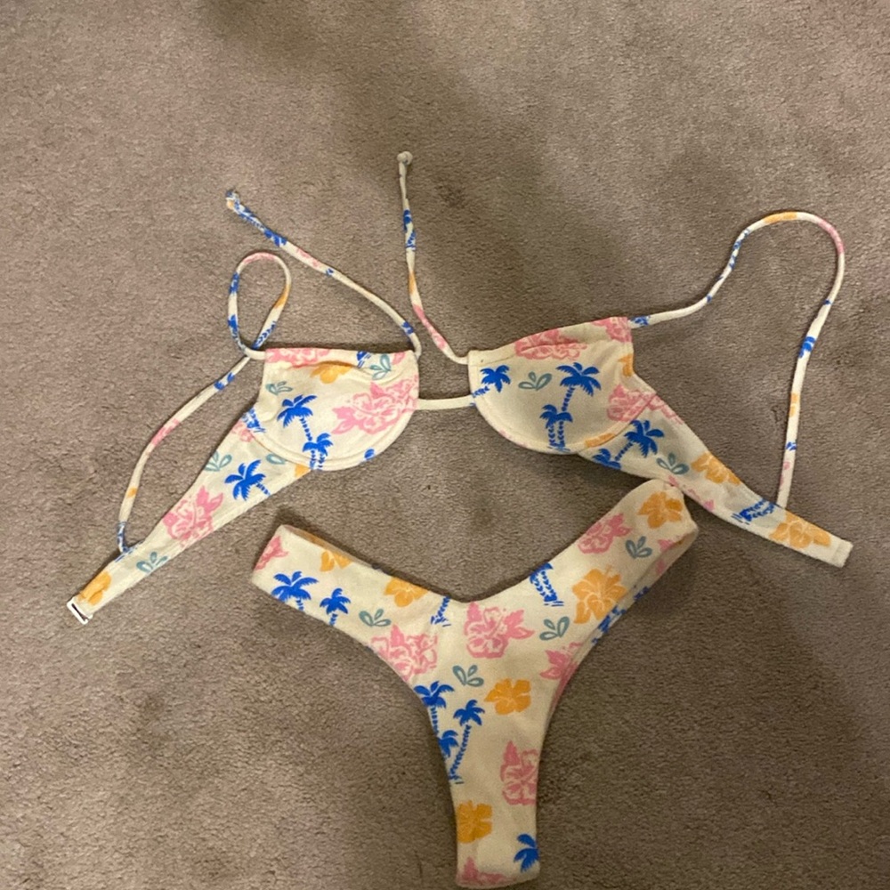 Aurelle bikini never worn